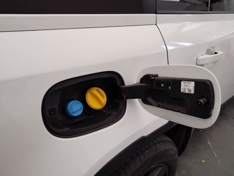 GuidiCar - LAND ROVER Defender 2022 Defender 110 3.0d i6 mhev SE awd 200cv auto Usato